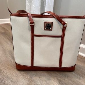 Dooney & Bourke Tote 👜